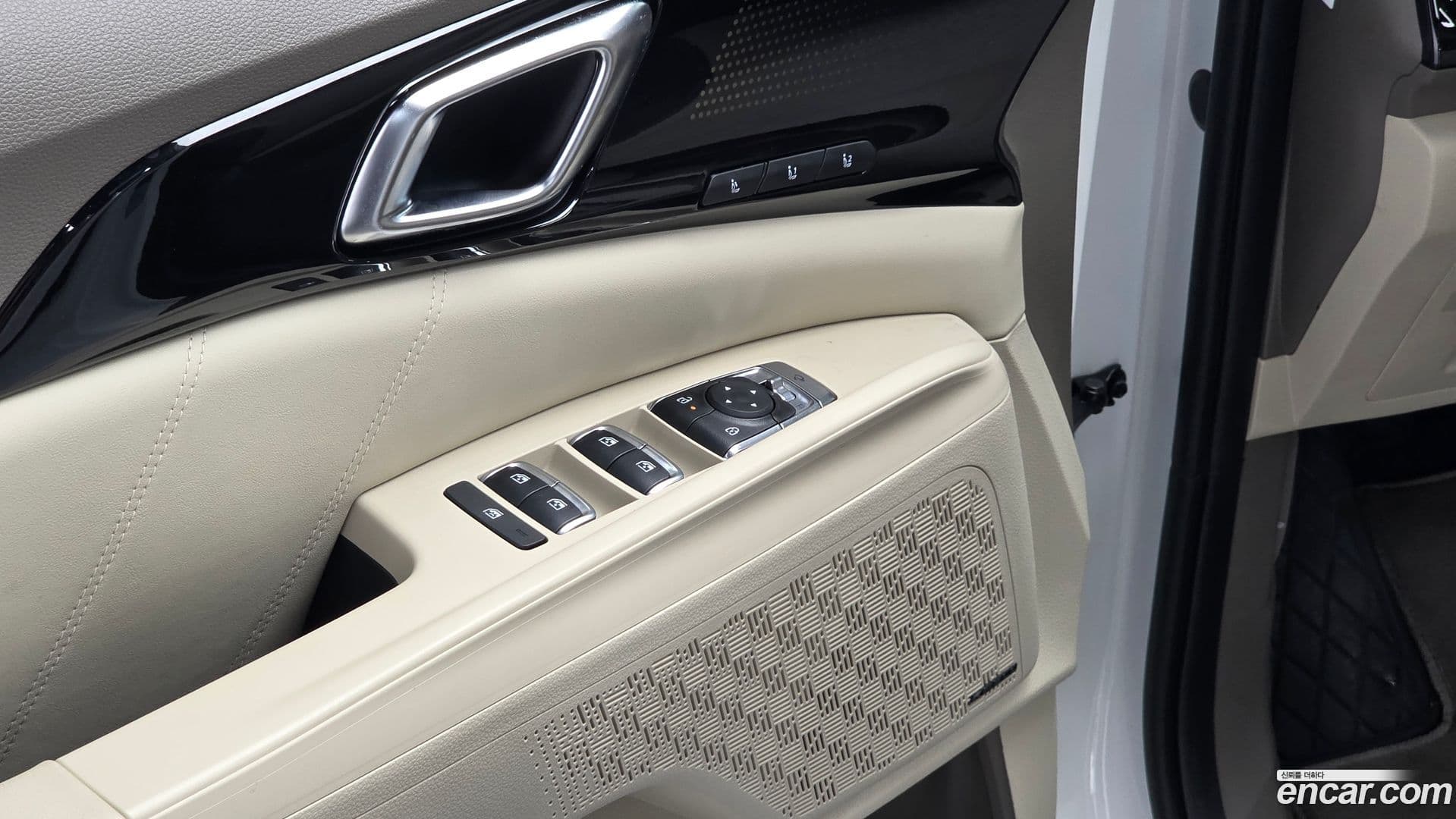 Main__Slider__Photo:Canival Kia 2025.2-15