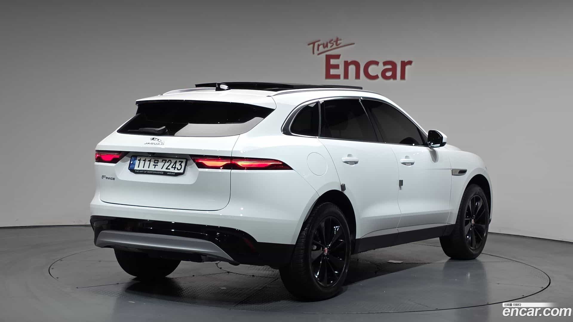 F-PACE Jaguar 2022.8-OUTER-002