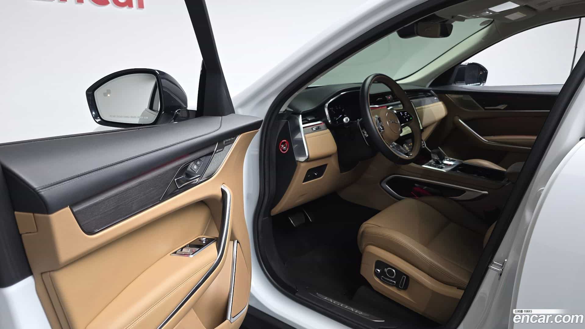 F-PACE Jaguar 2022.8-INNER-010