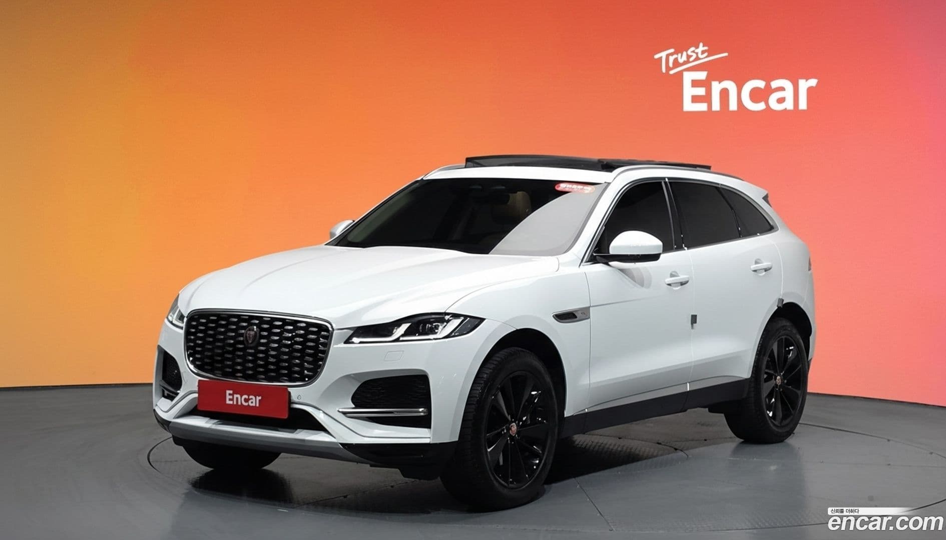 Main__Slider__Photo:F-PACE Jaguar 2022.8-0