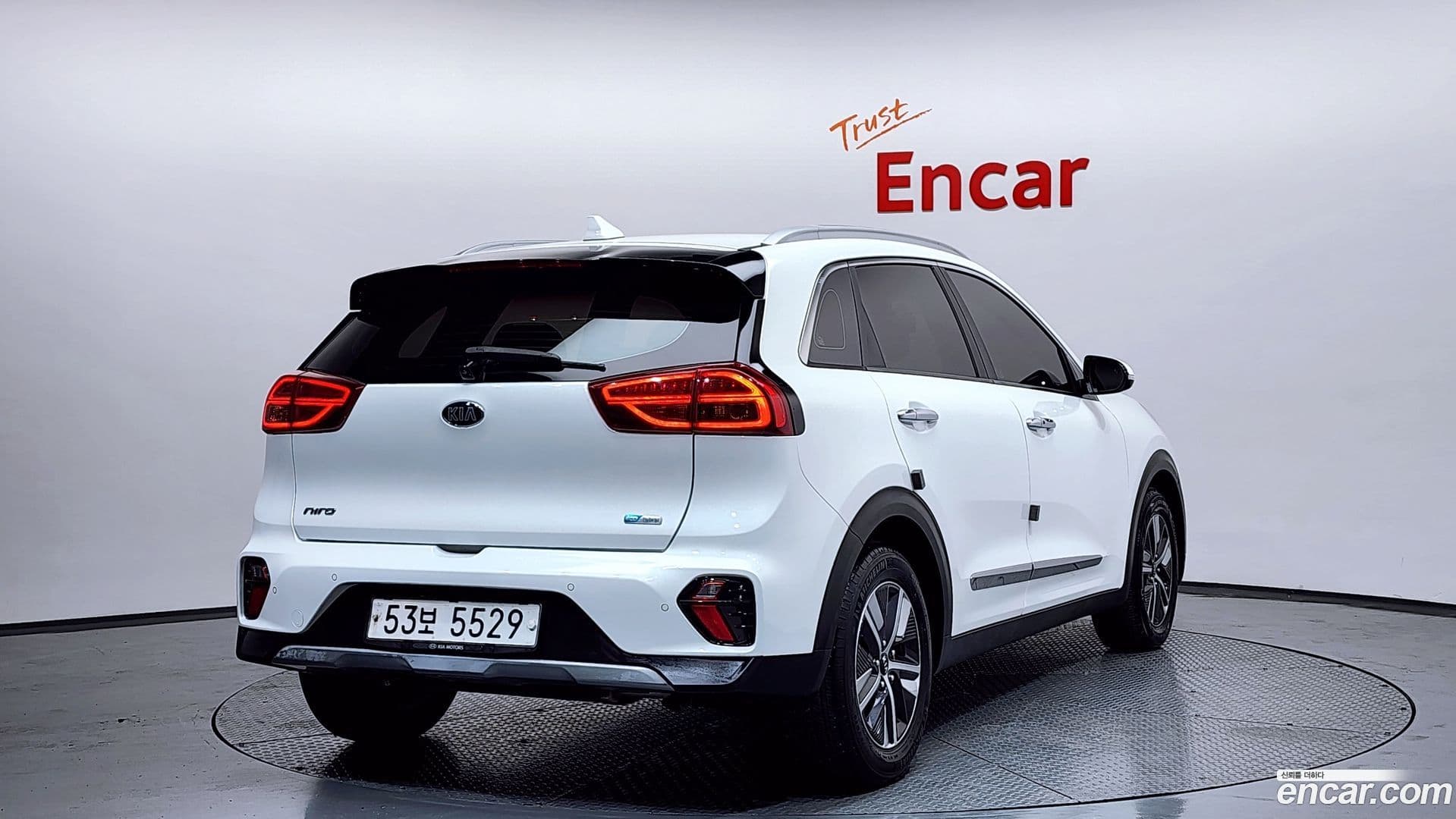 Main__Slider__Photo:Niro Kia 2019.3-1