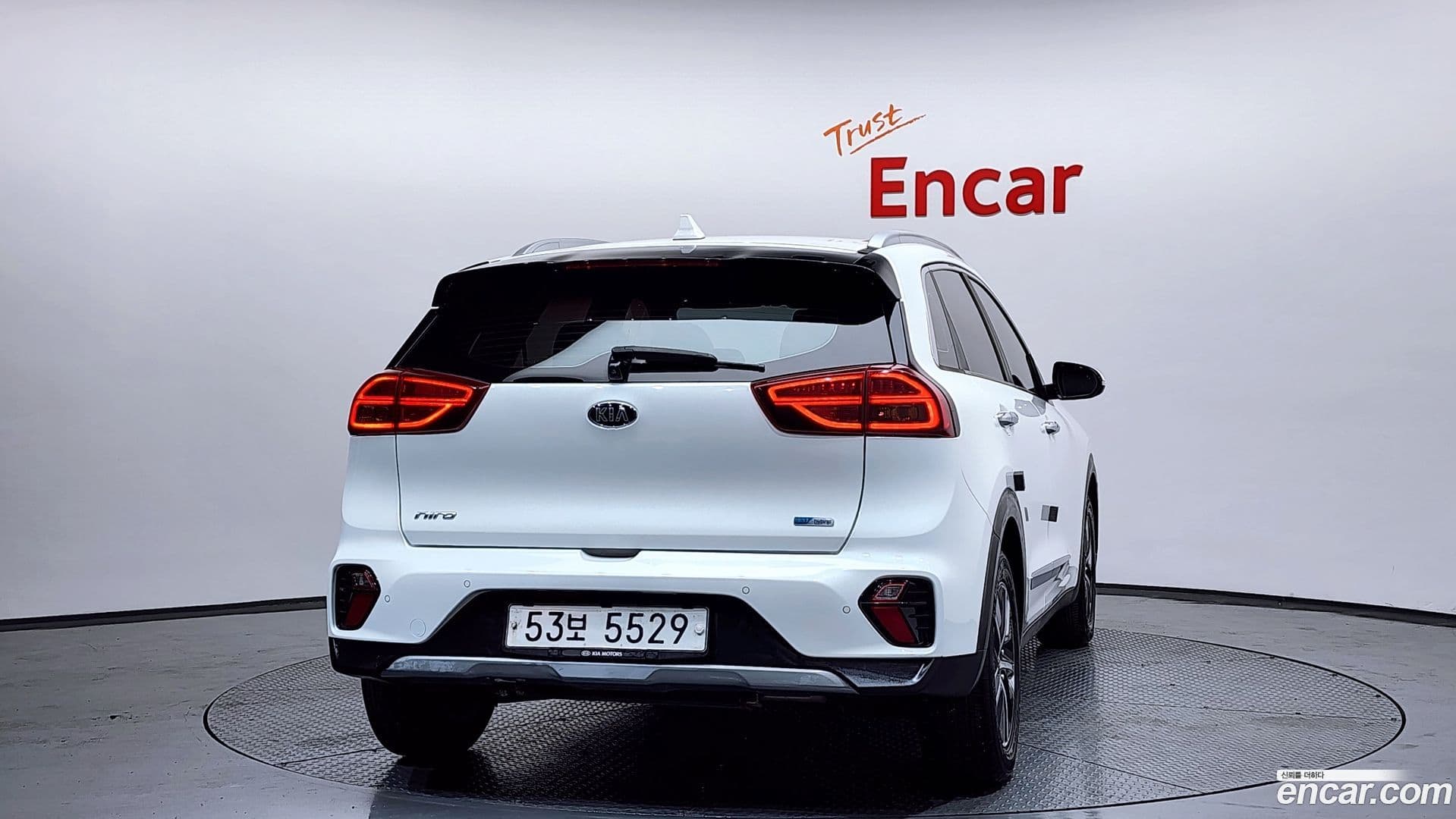 Main__Slider__Photo:Niro Kia 2019.3-3