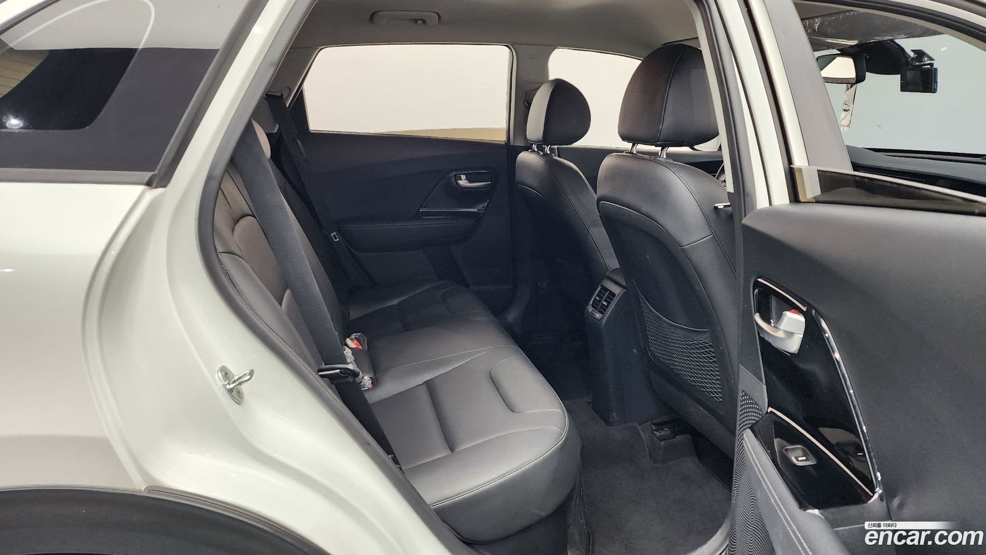 Main__Slider__Photo:Niro Kia 2019.3-10