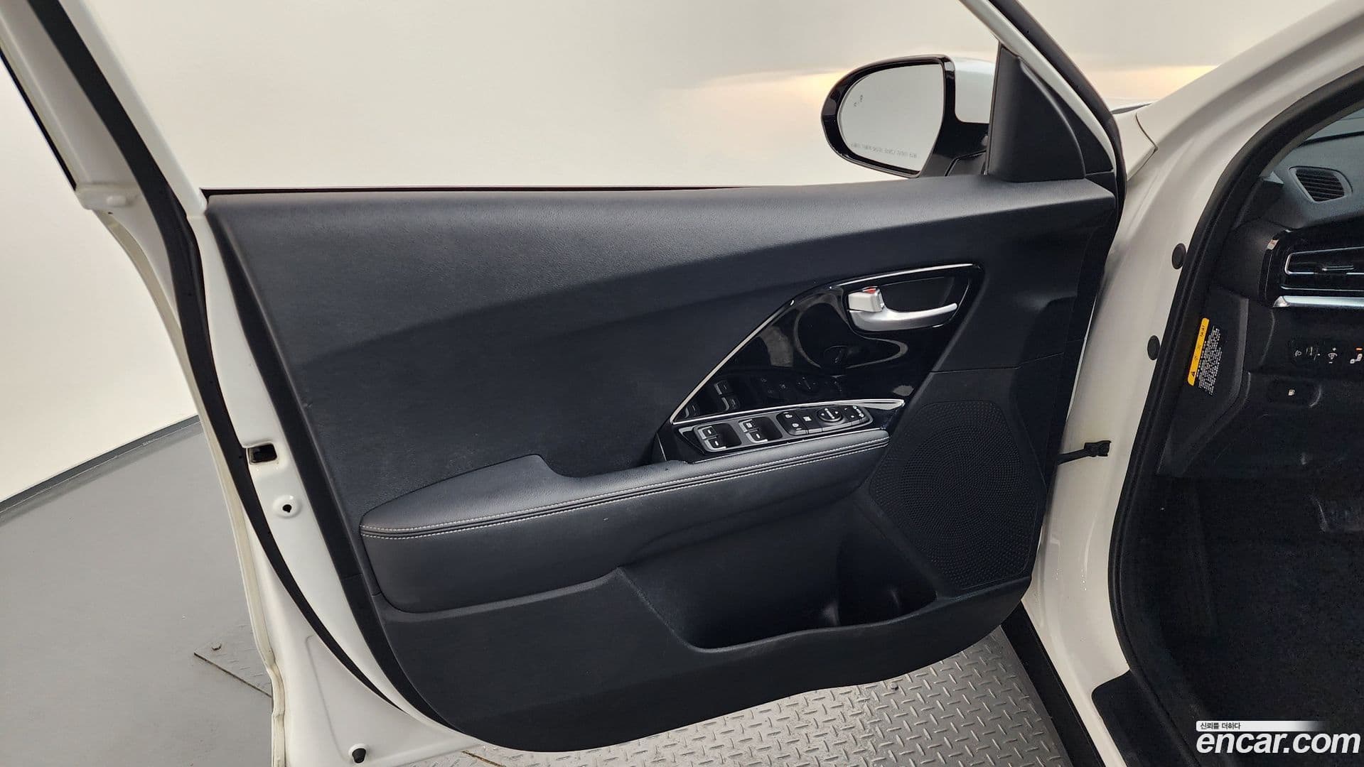 Main__Slider__Photo:Niro Kia 2019.3-23