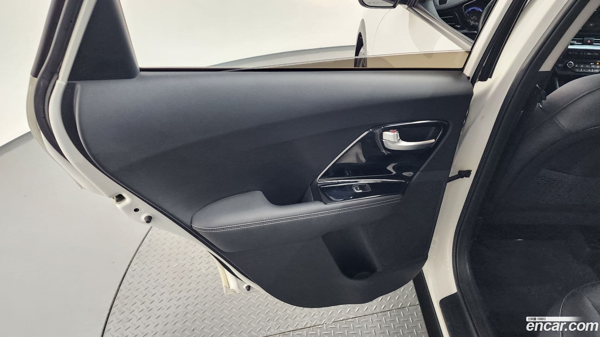Main__Slider__Photo:Niro Kia 2019.3-24