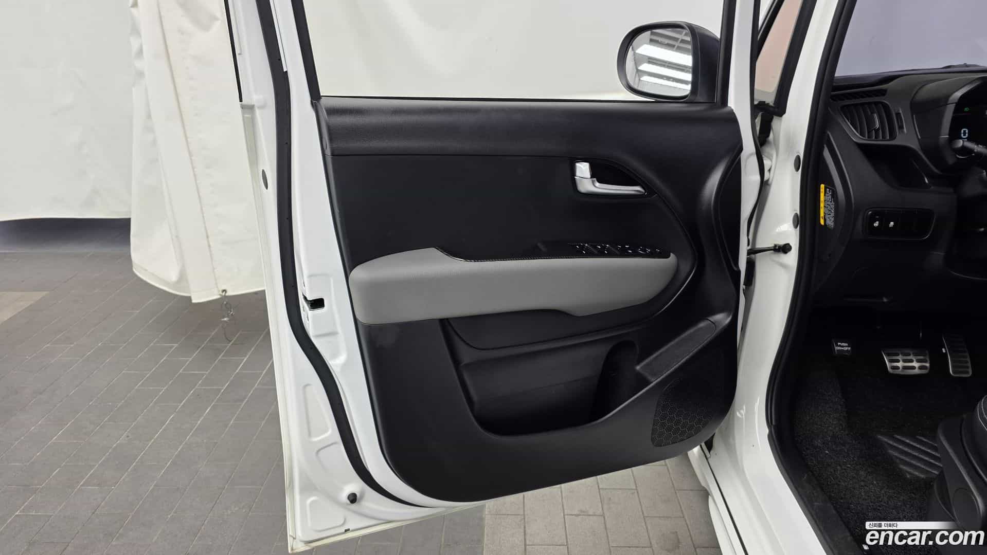 RAY Kia 2023.4-INNER-034