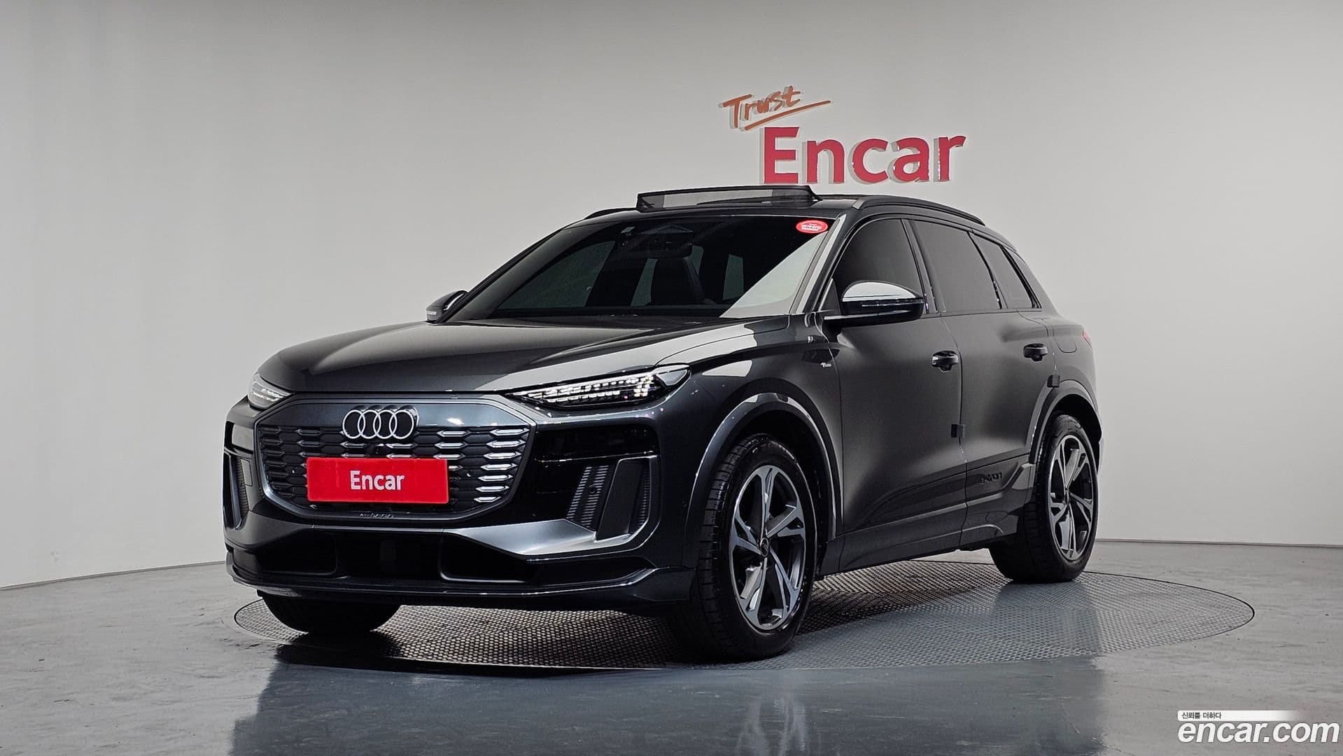 Main__Slider__Photo:Q6 e-tron Audi 2025.8-0