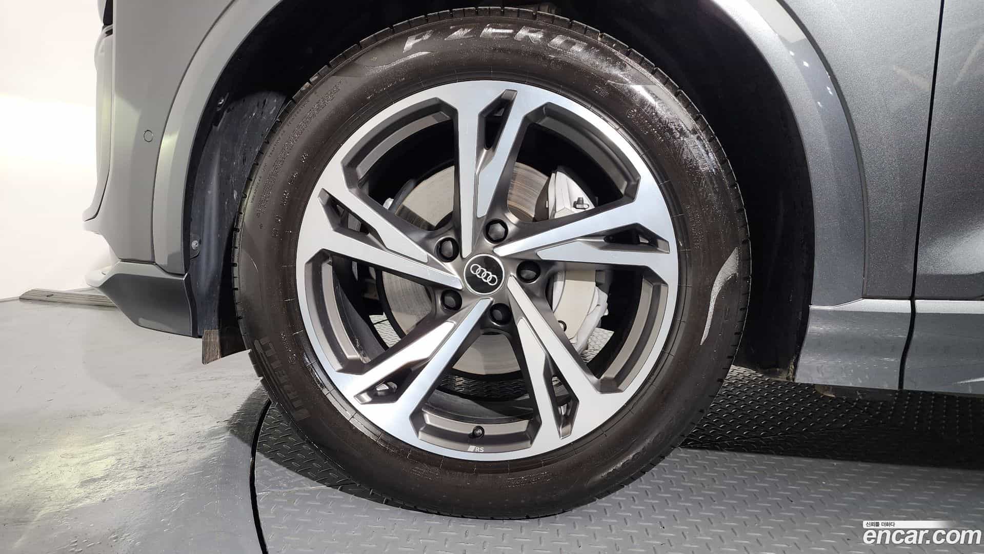 Q6 e-tron Audi 2025.8-OUTER-005
