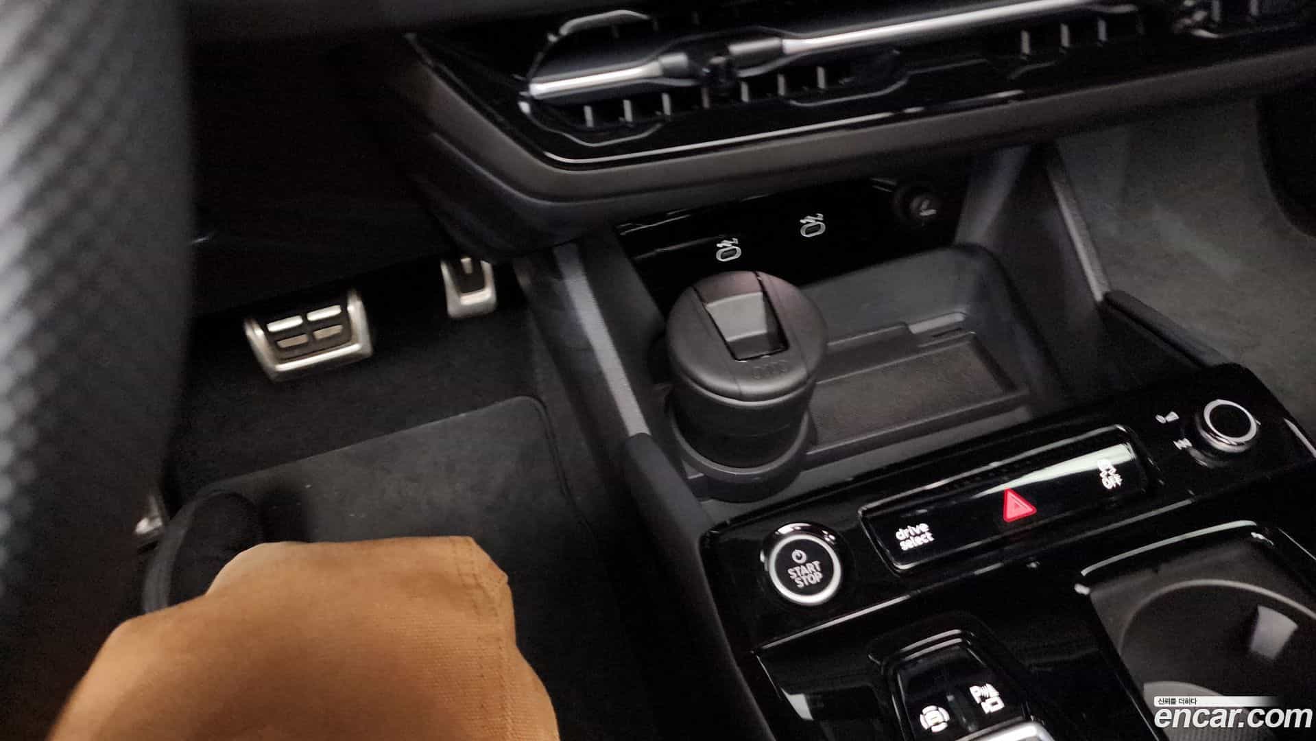 Q6 e-tron Audi 2025.8-OPTION-020