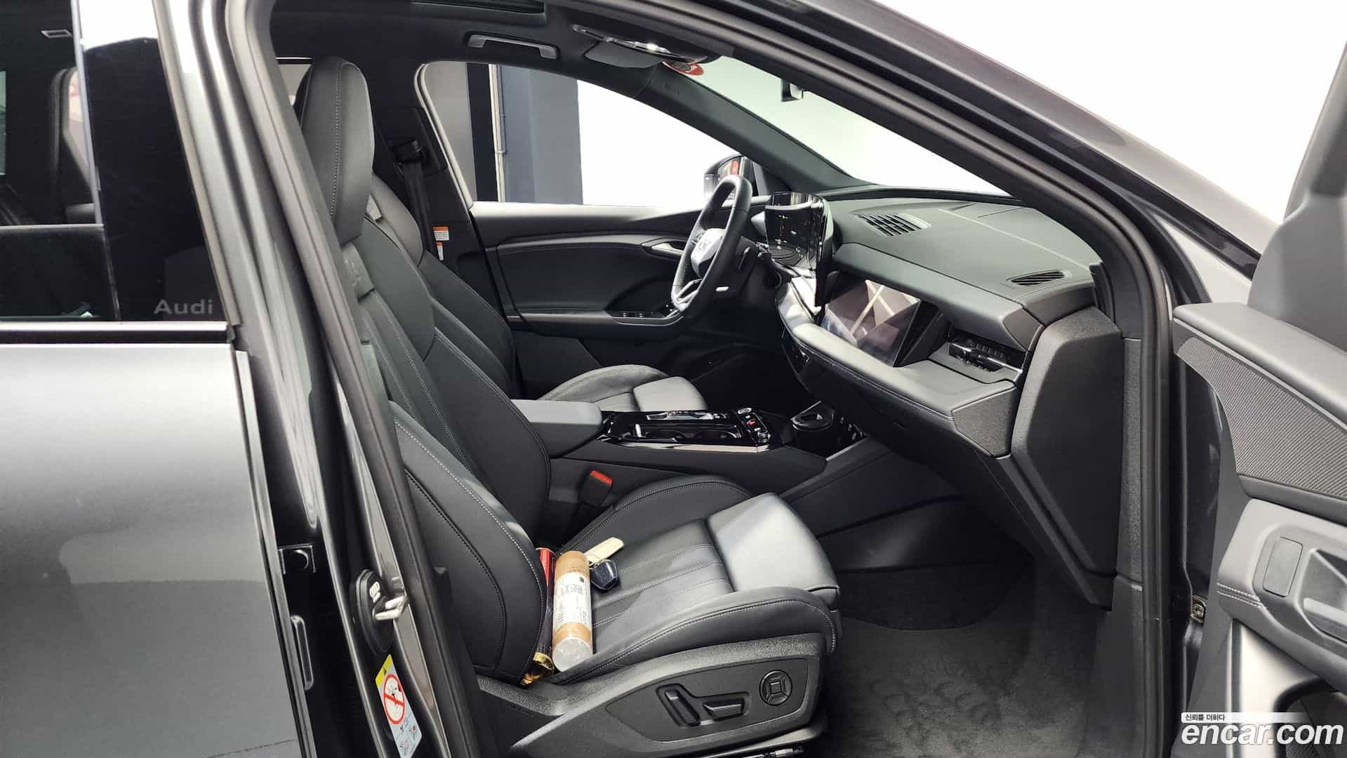 Q6 e-tron Audi 2025.8-INNER-036