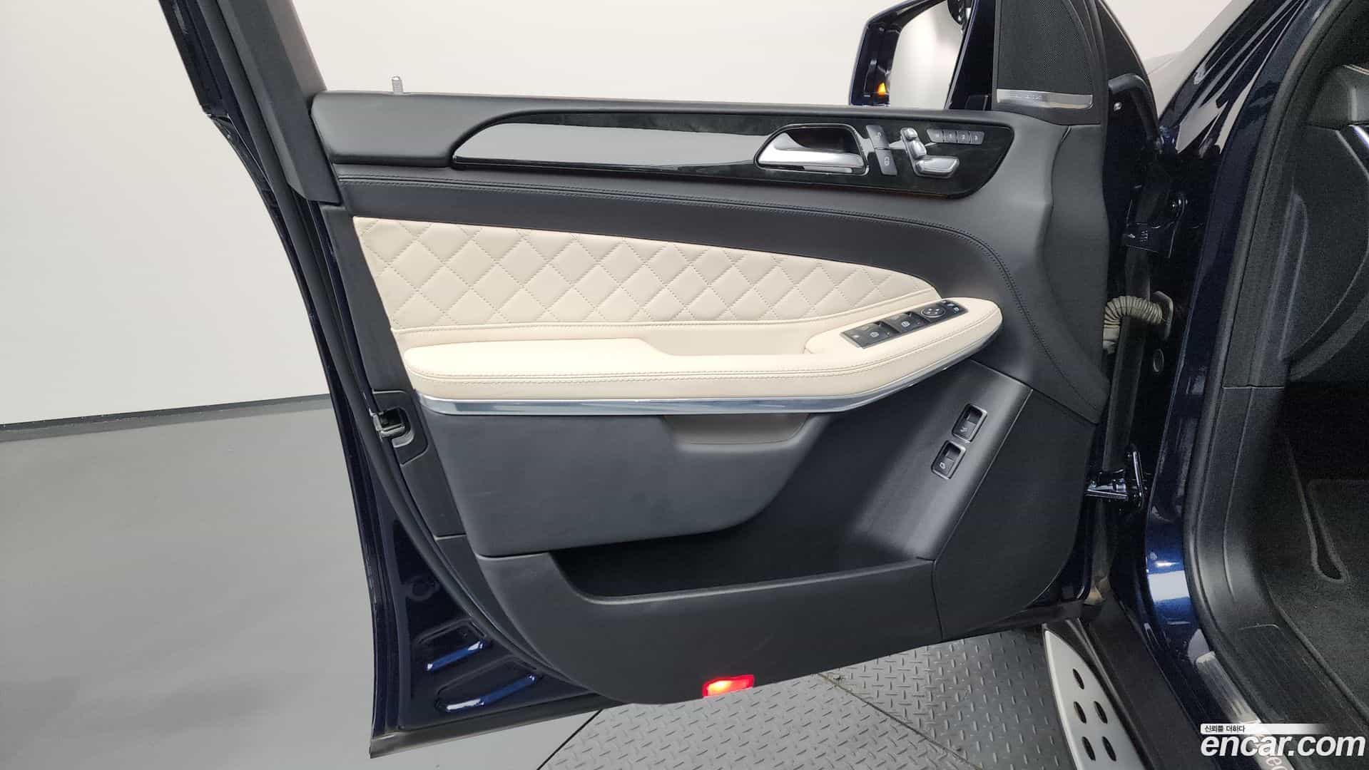 GLS-Class Mercedes-Benz 2017.5-INNER-034