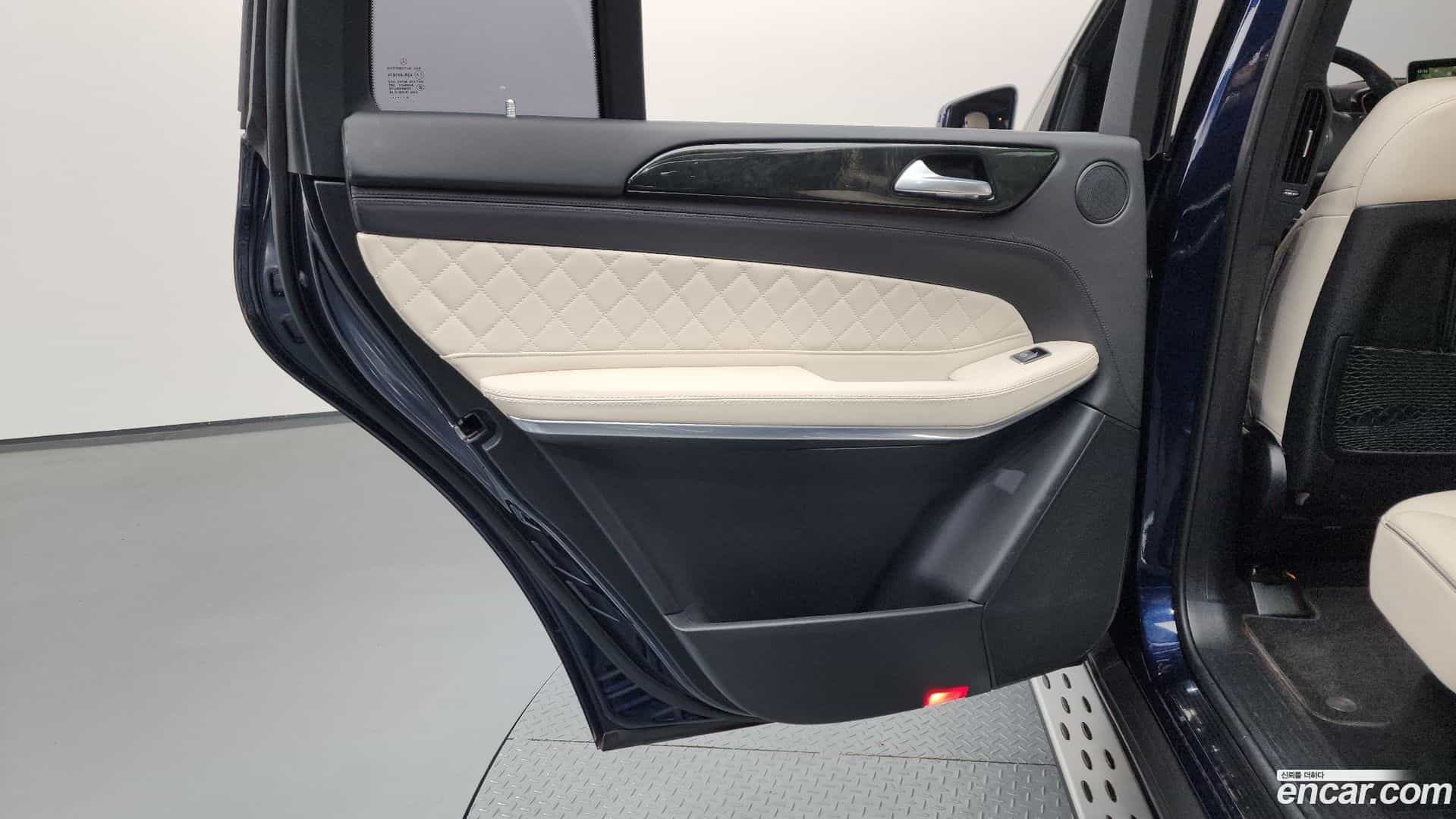 GLS-Class Mercedes-Benz 2017.5-INNER-035