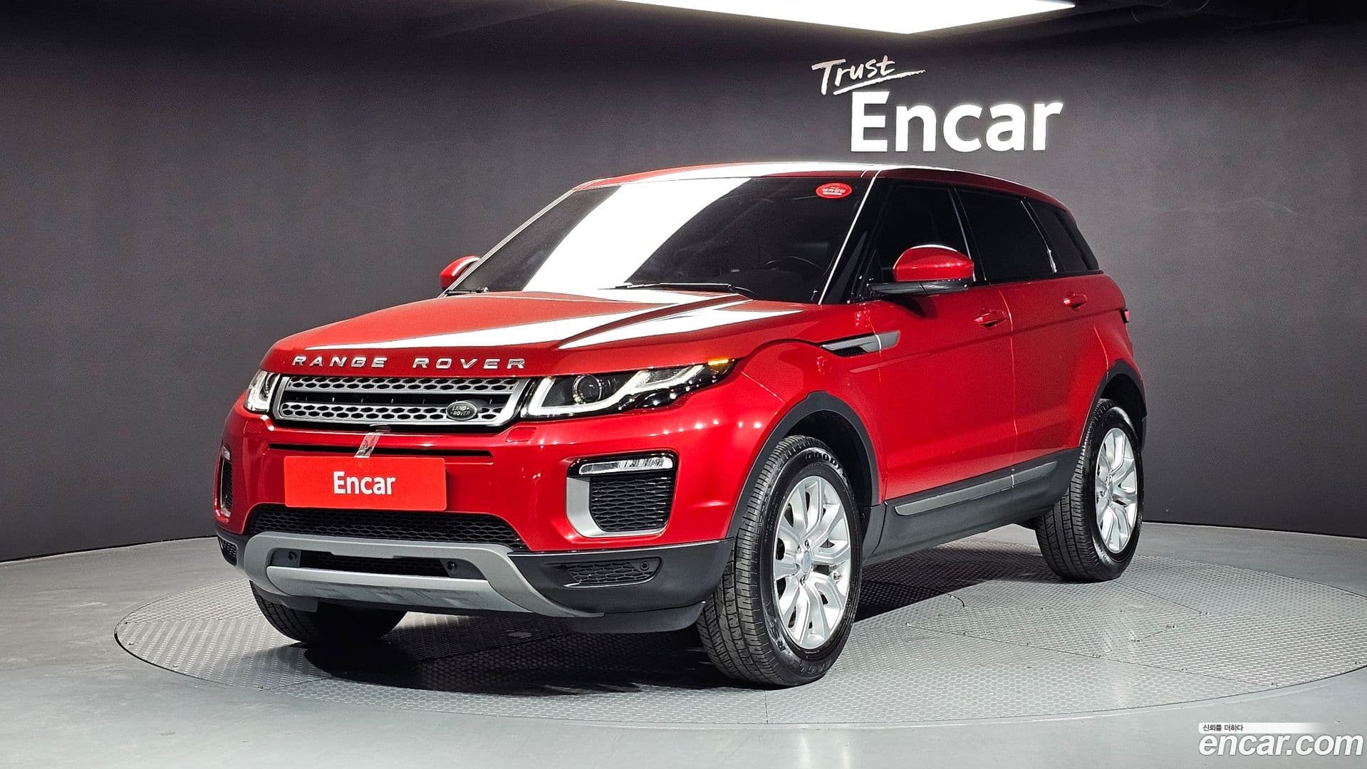 Main__Slider__Photo:Range Rover Evoque Land Rover 2017.10-0