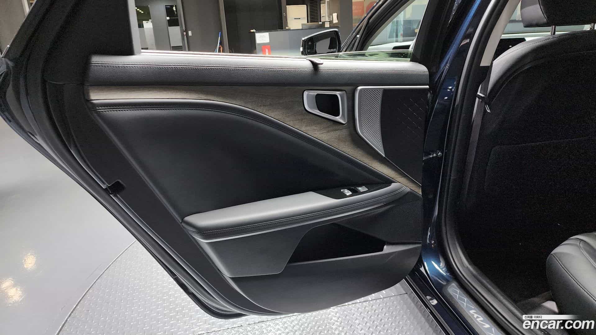 K8 Kia 2023.1-INNER-035
