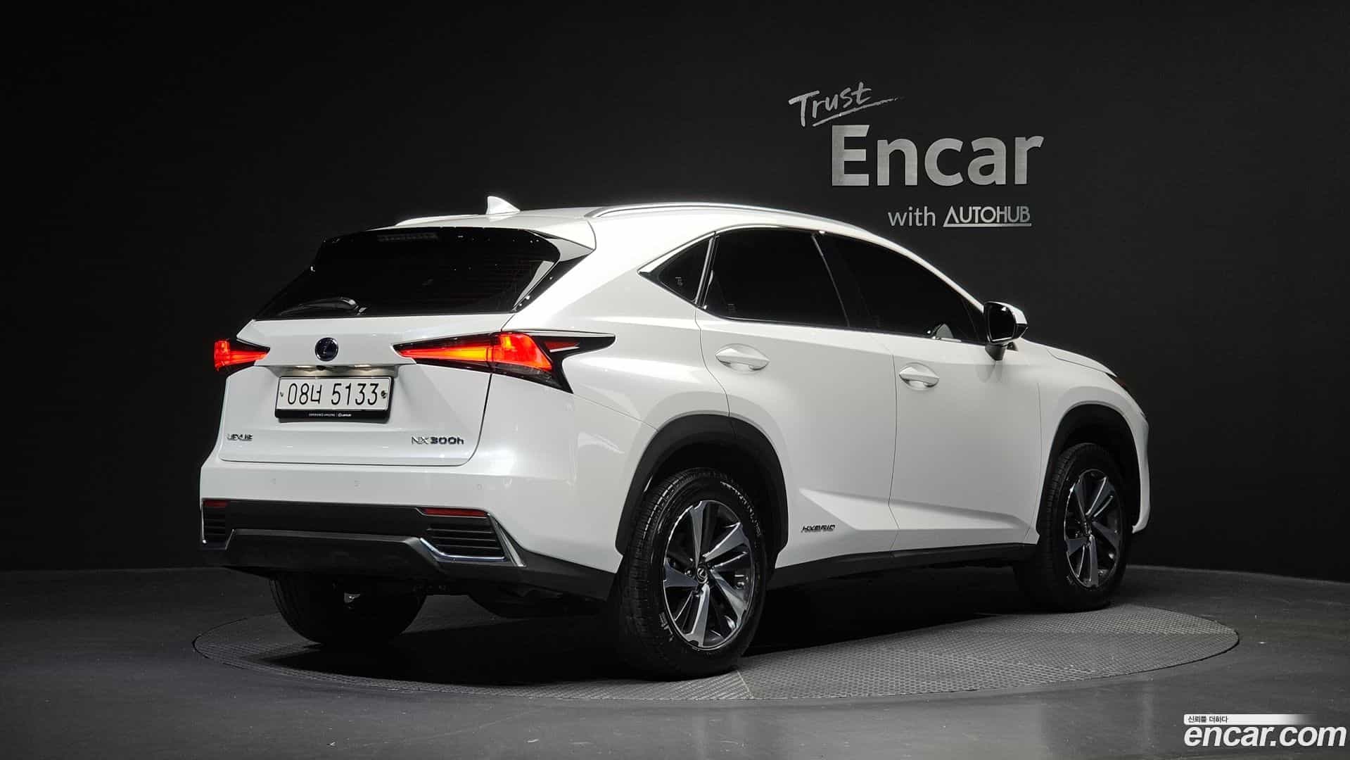 NX Lexus 2017.11-OUTER-002