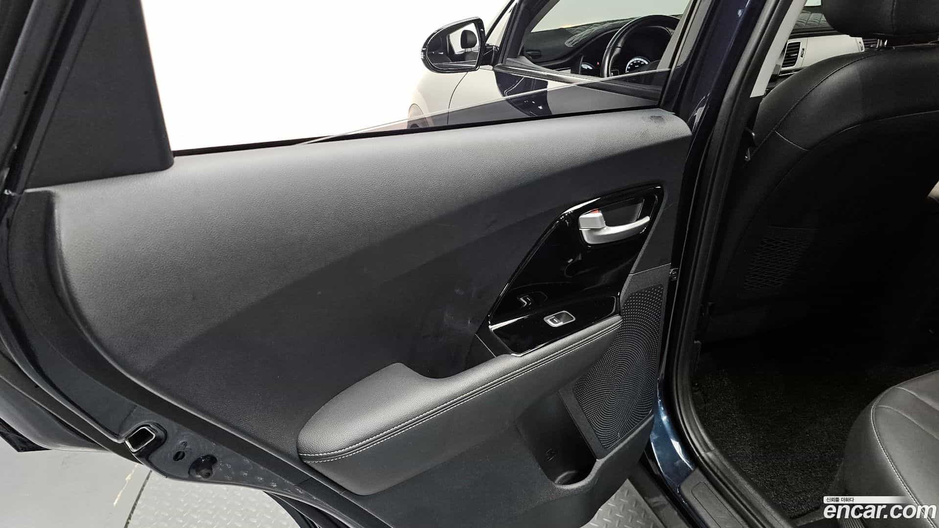 Niro Kia 2017.10-INNER-035