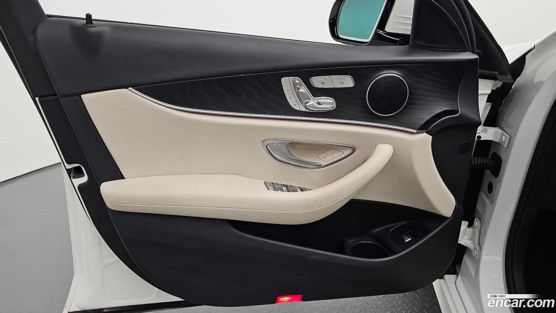 E-Class Mercedes-Benz 2023.8-INNER-034