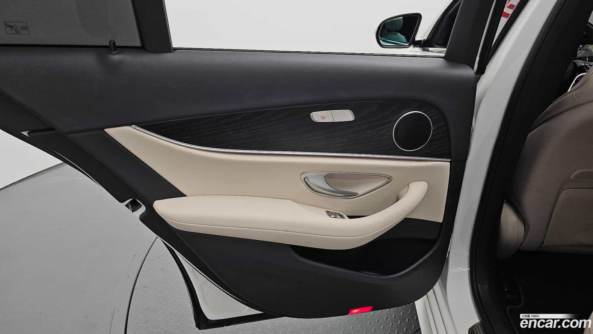 E-Class Mercedes-Benz 2023.8-INNER-035