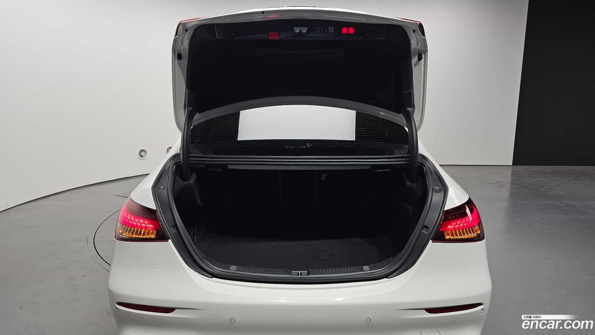 E-Class Mercedes-Benz 2023.8-OPTION-043