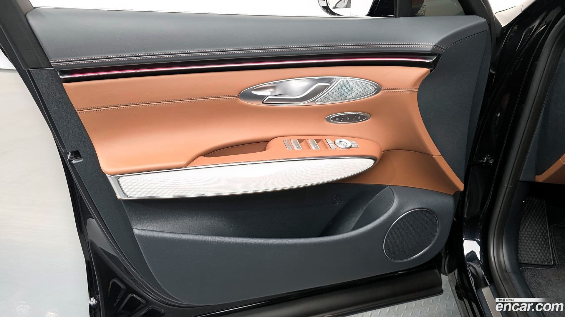 Main__Slider__Photo:GV70 Genesis 2025.7-23
