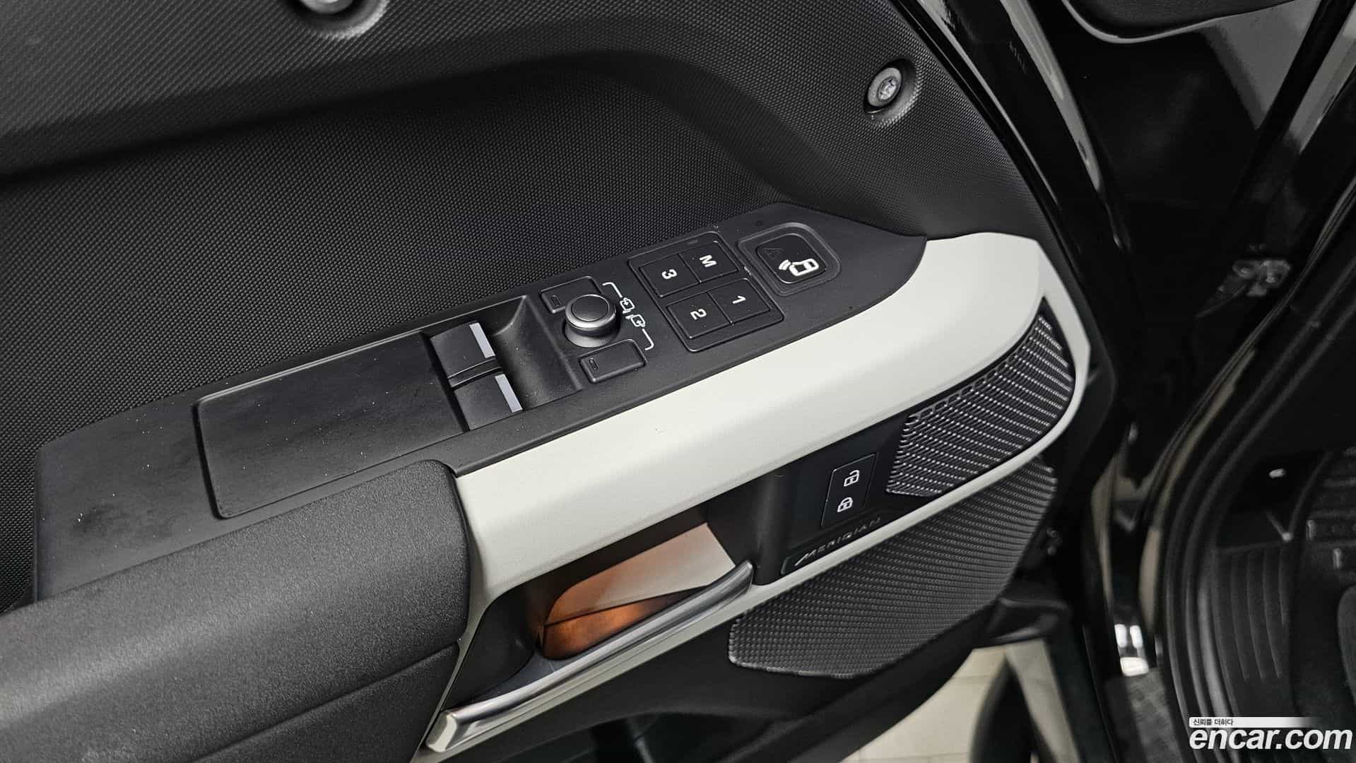 Defender Land Rover 2022.0-OPTION-018