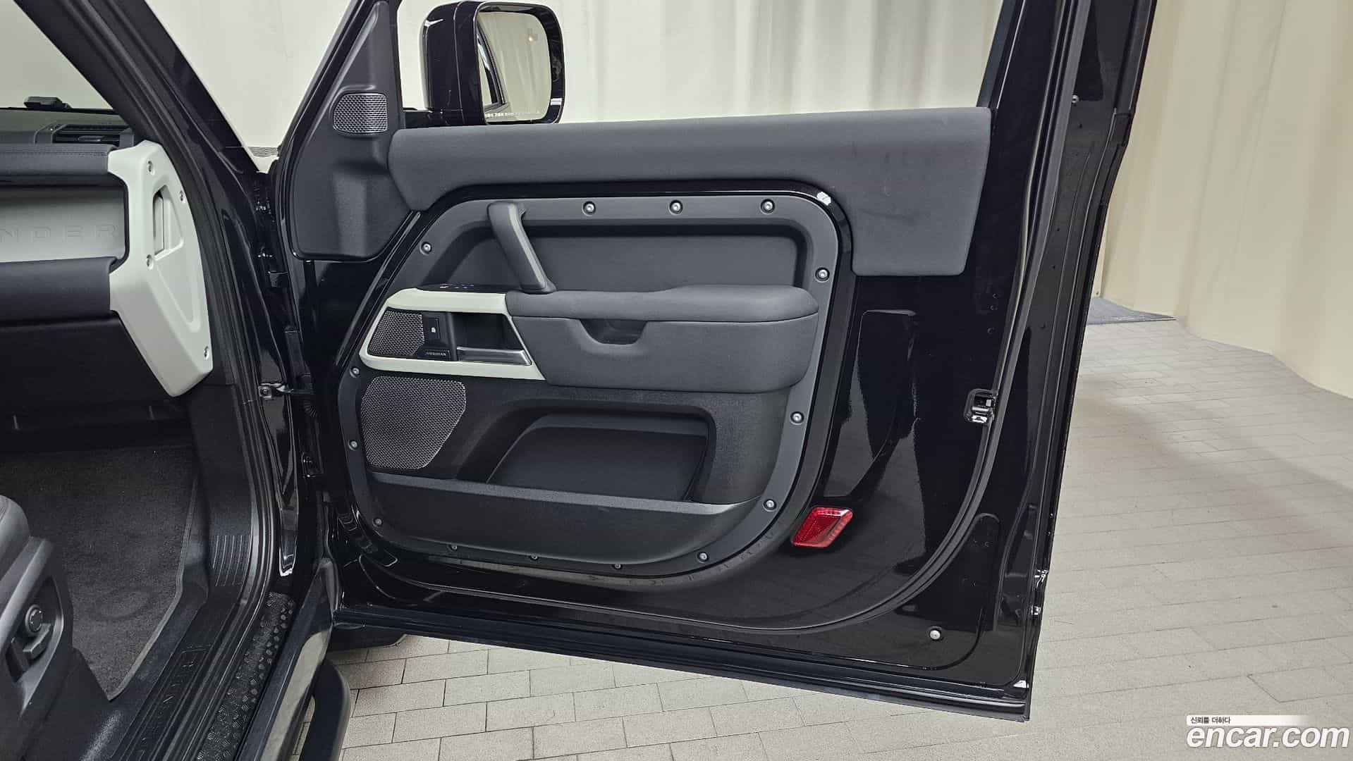 Defender Land Rover 2022.0-INNER-034