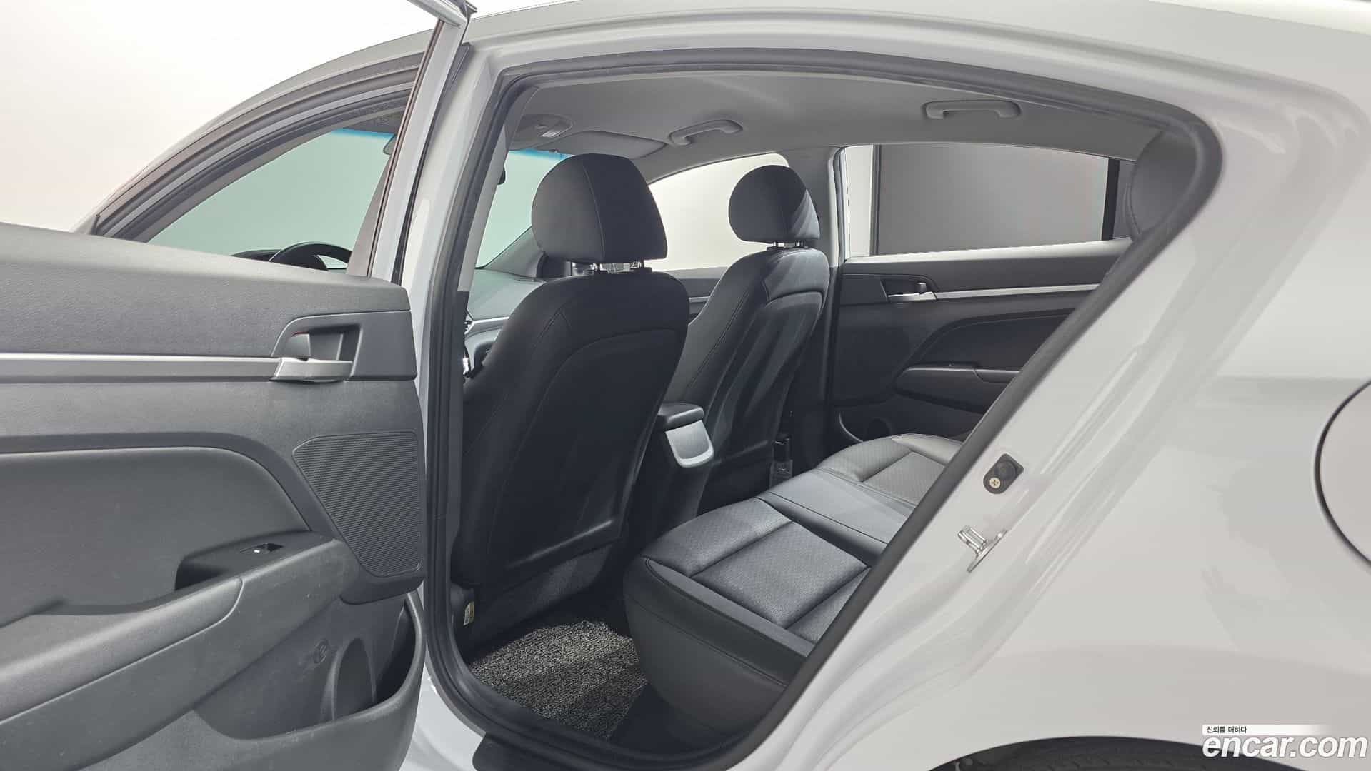 AVANTE Hyundai 2019.9-OPTION-022
