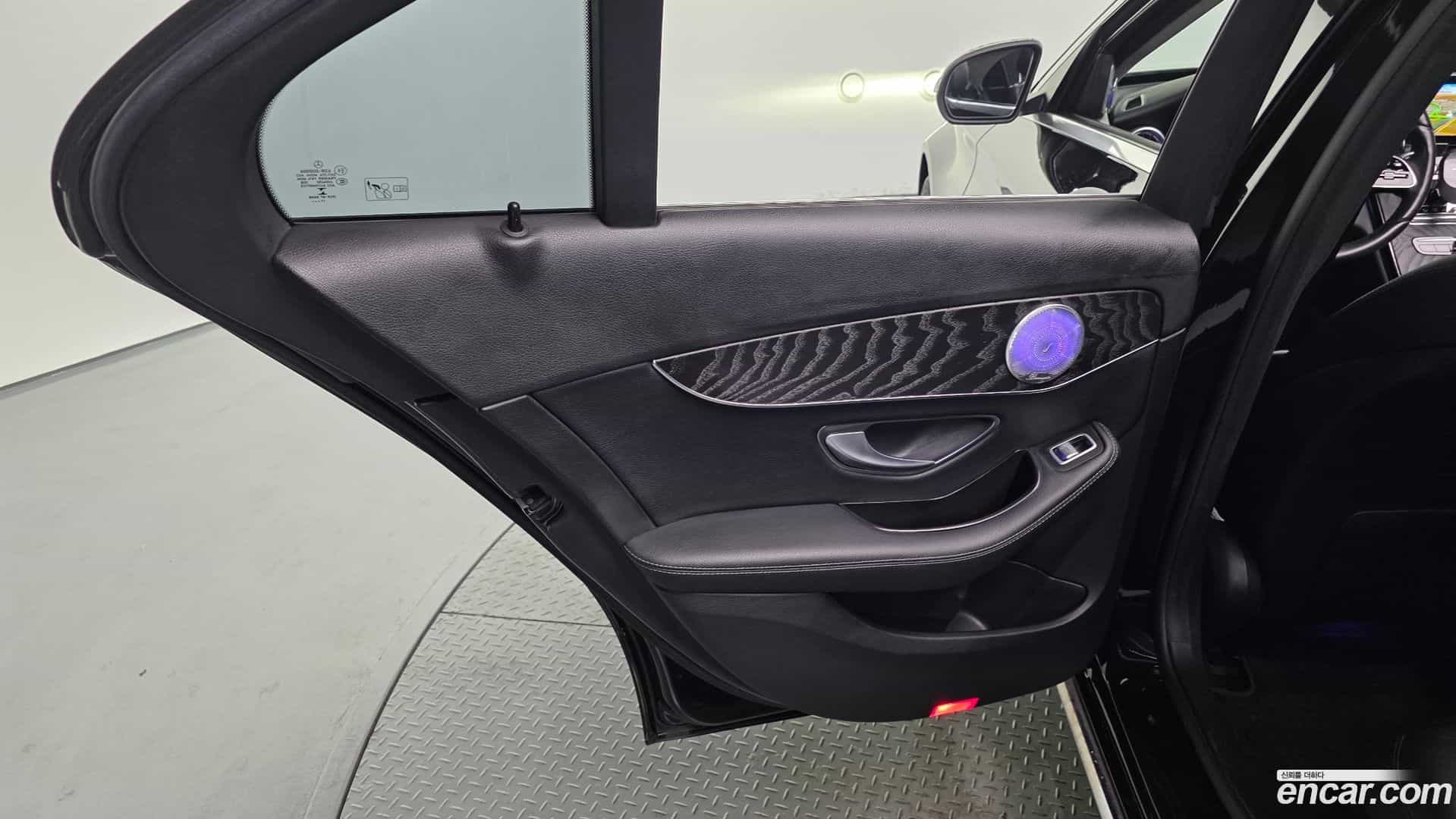 C-Class Mercedes-Benz 2019.2-INNER-035