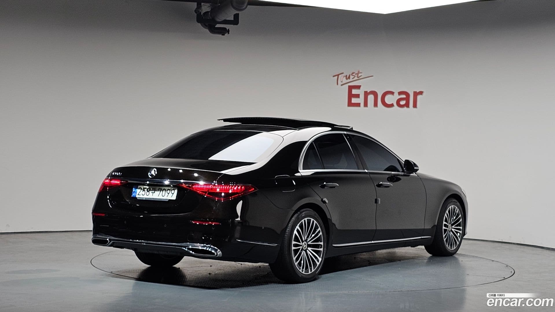Main__Slider__Photo:S-Class Mercedes-Benz 2021.6-1