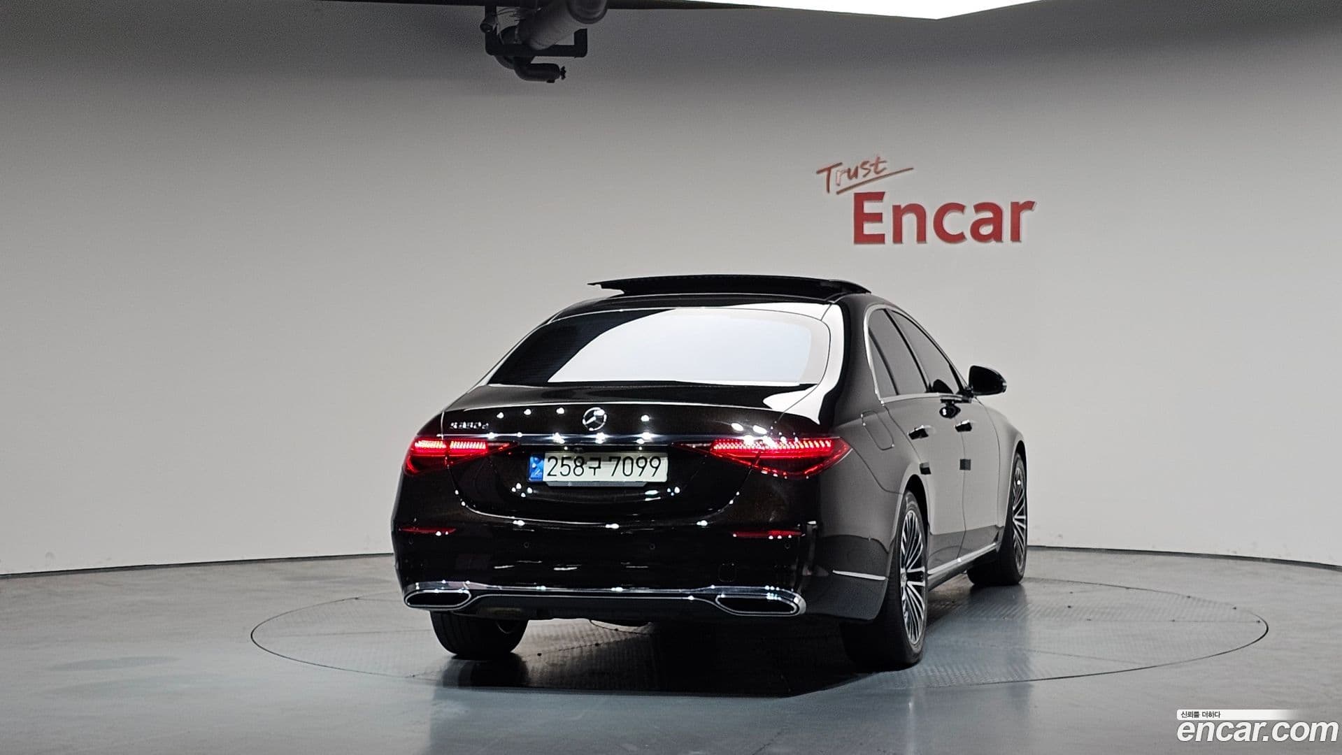 Main__Slider__Photo:S-Class Mercedes-Benz 2021.6-3
