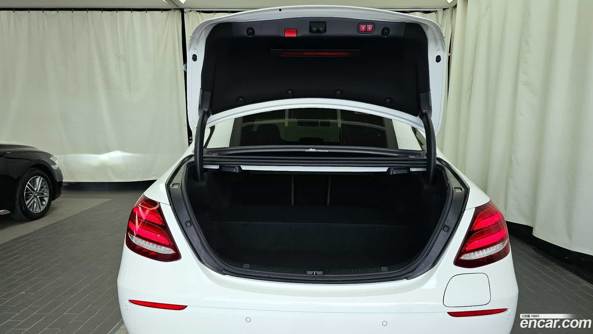 E-Class Mercedes-Benz 2020.6-OPTION-024