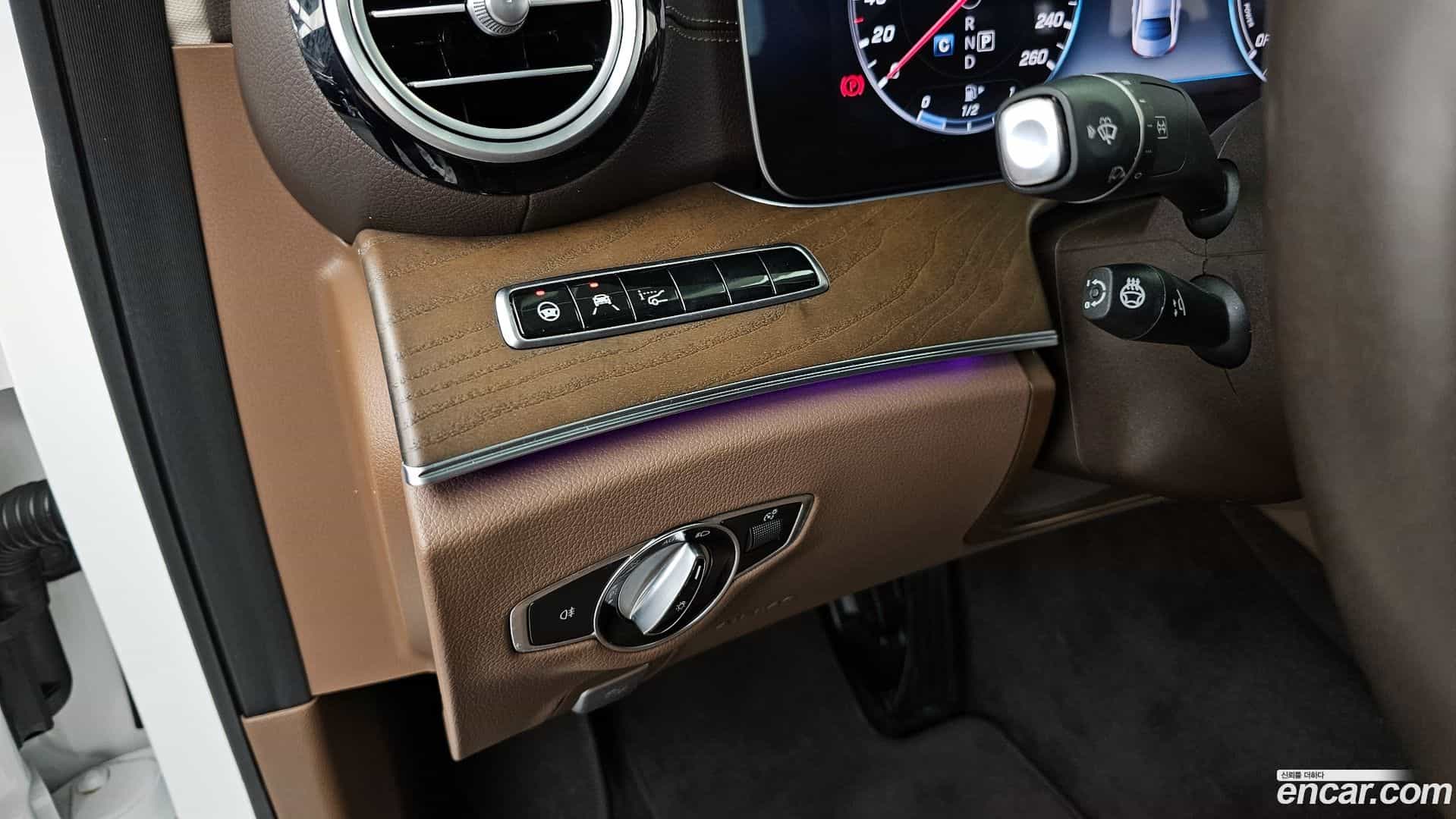 E-Class Mercedes-Benz 2020.6-OPTION-051