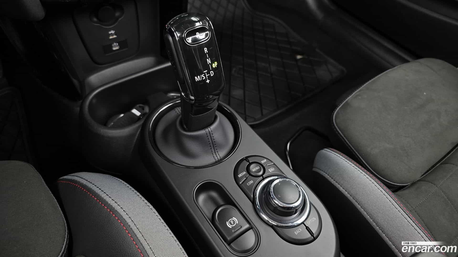 Cooper Convertible Mini 2023.1-INNER-009