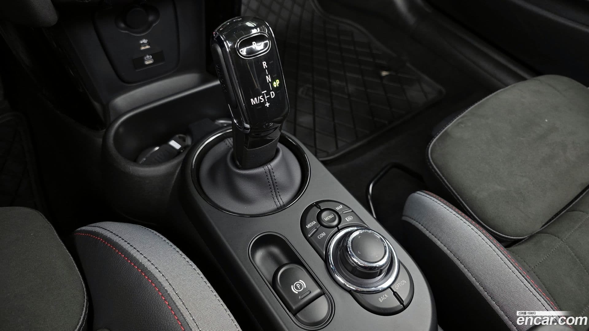 Main__Slider__Photo:Cooper Convertible Mini 2023.1-8