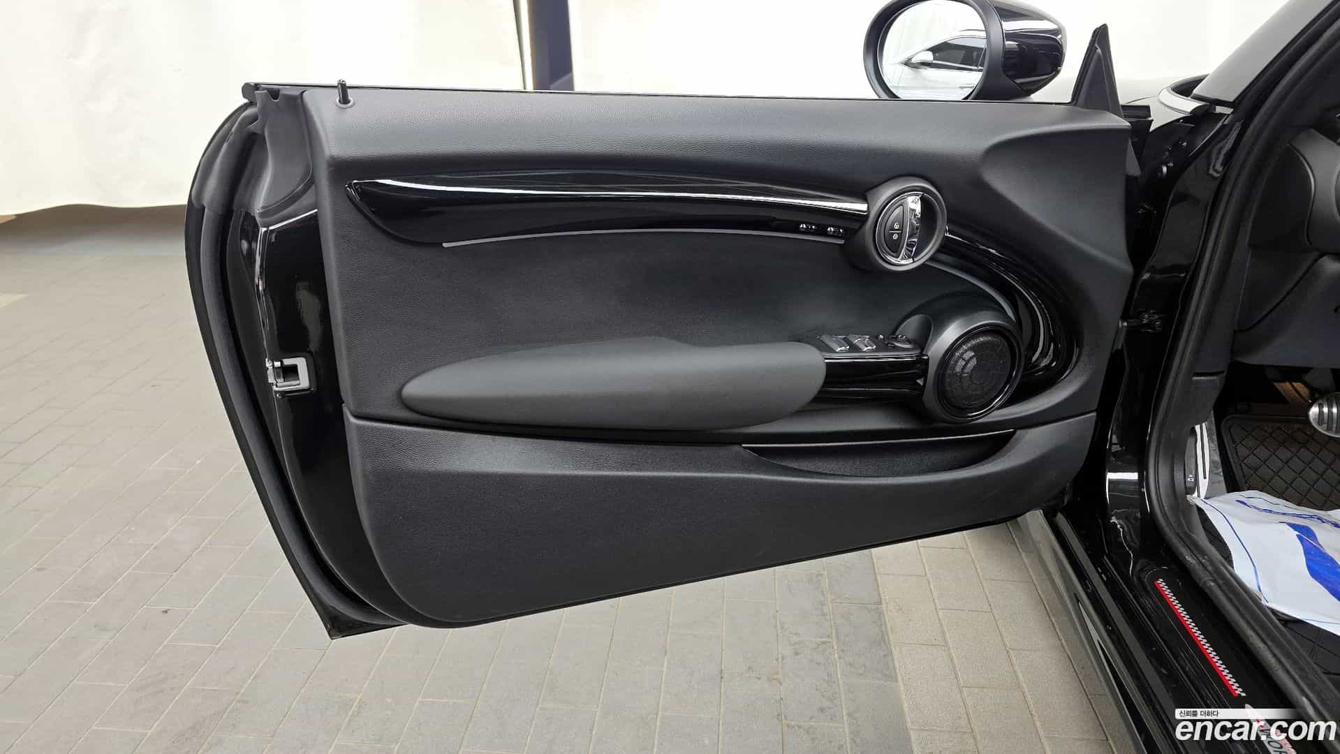 Cooper Convertible Mini 2023.1-INNER-034