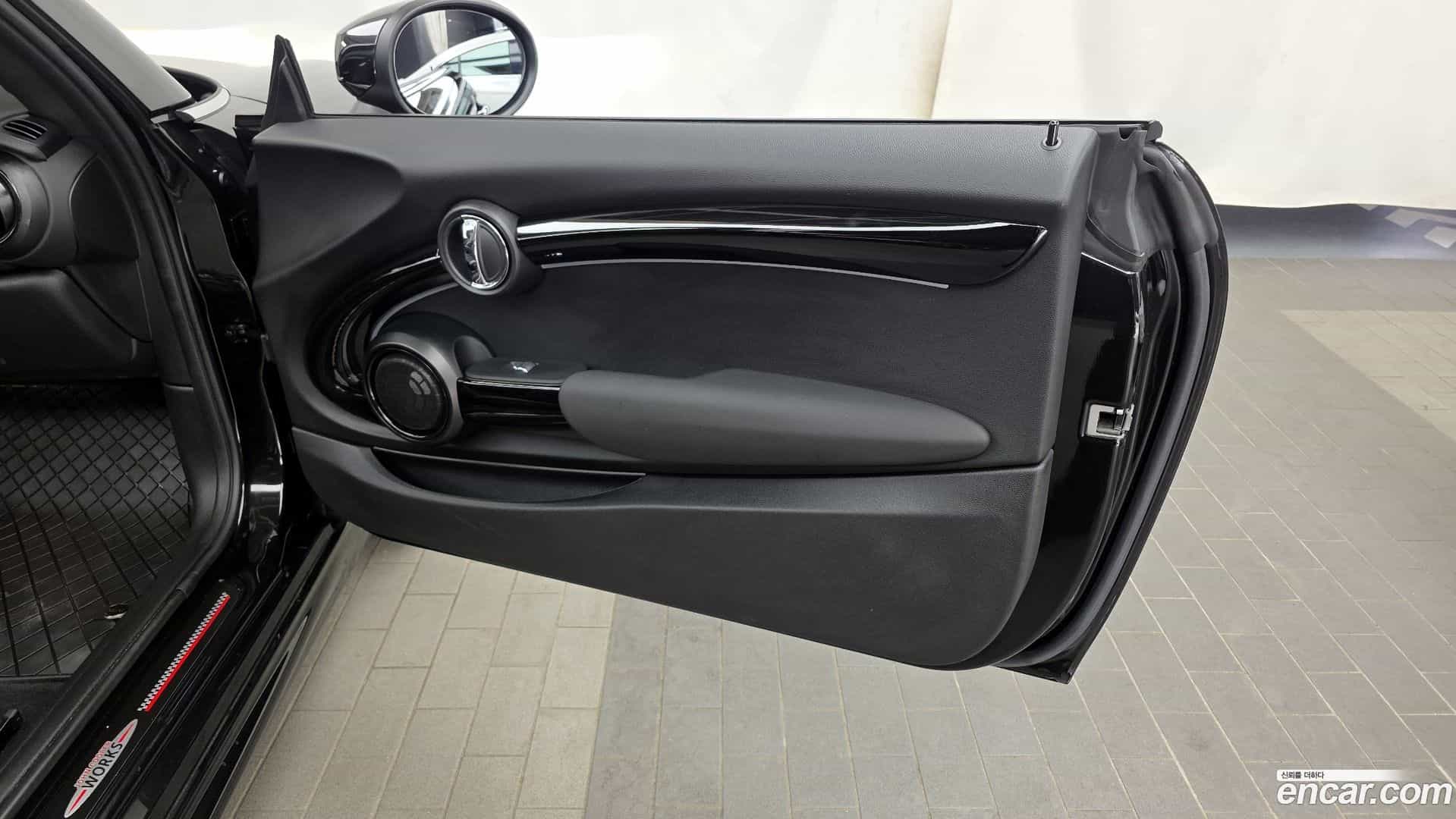 Cooper Convertible Mini 2023.1-INNER-035
