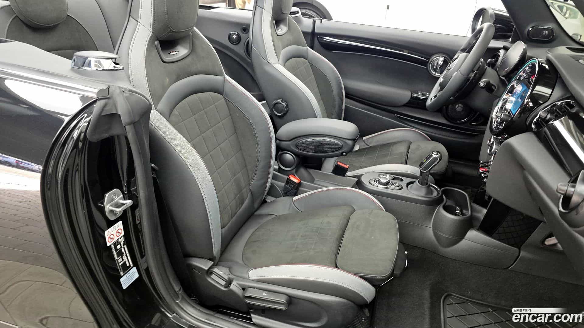 Cooper Convertible Mini 2023.1-INNER-036