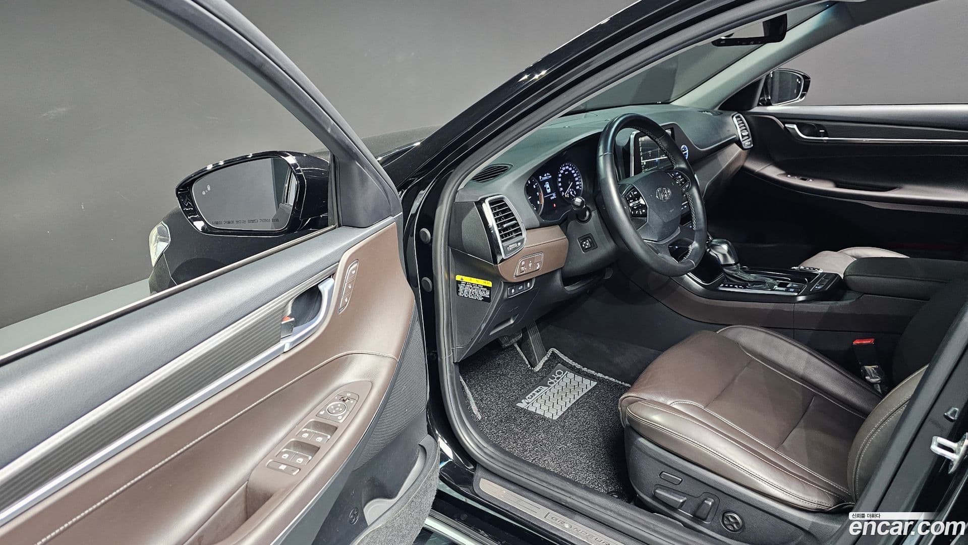 Main__Slider__Photo:Grandeur Hyundai 2017.4-10