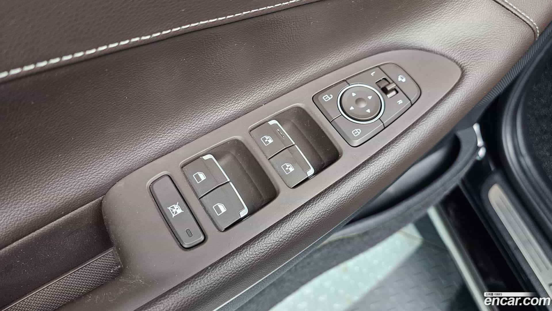 Grandeur Hyundai 2017.4-OPTION-041