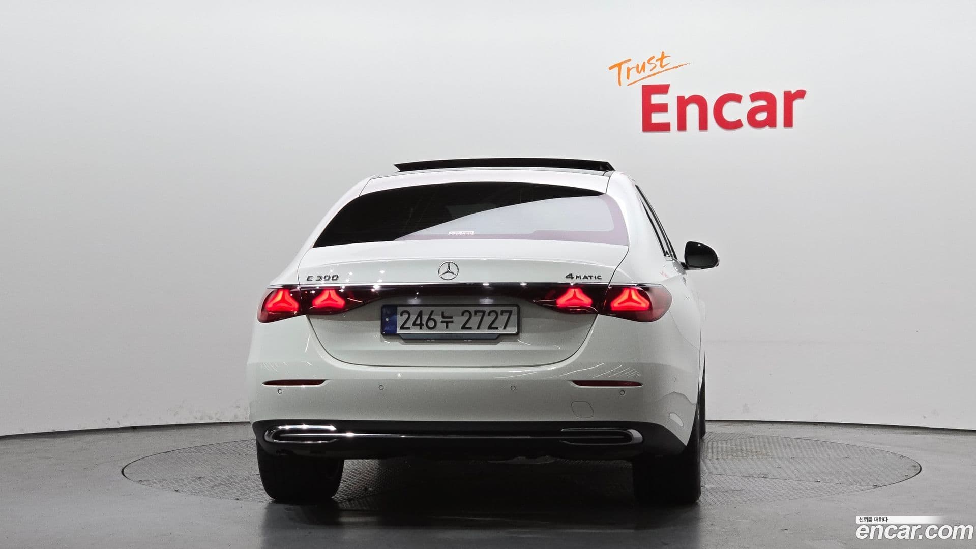 Main__Slider__Photo:E-Class Mercedes-Benz 2024.7-3