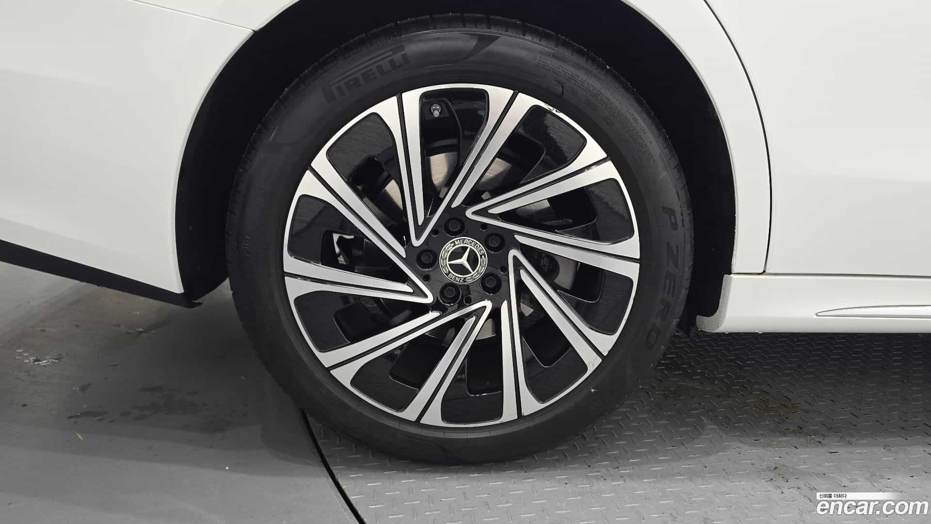 E-Class Mercedes-Benz 2024.7-OUTER-005