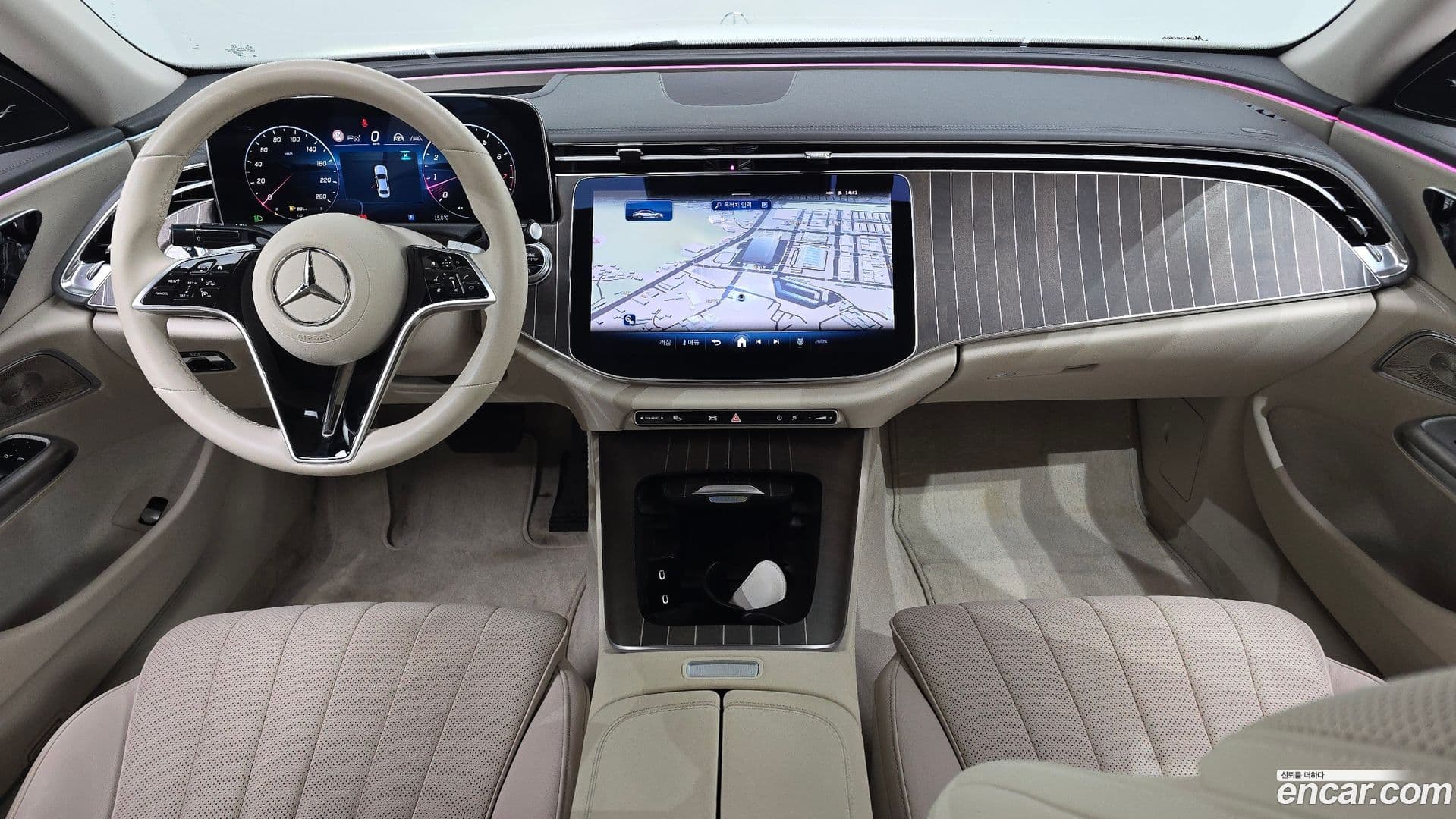 Main__Slider__Photo:E-Class Mercedes-Benz 2024.7-6