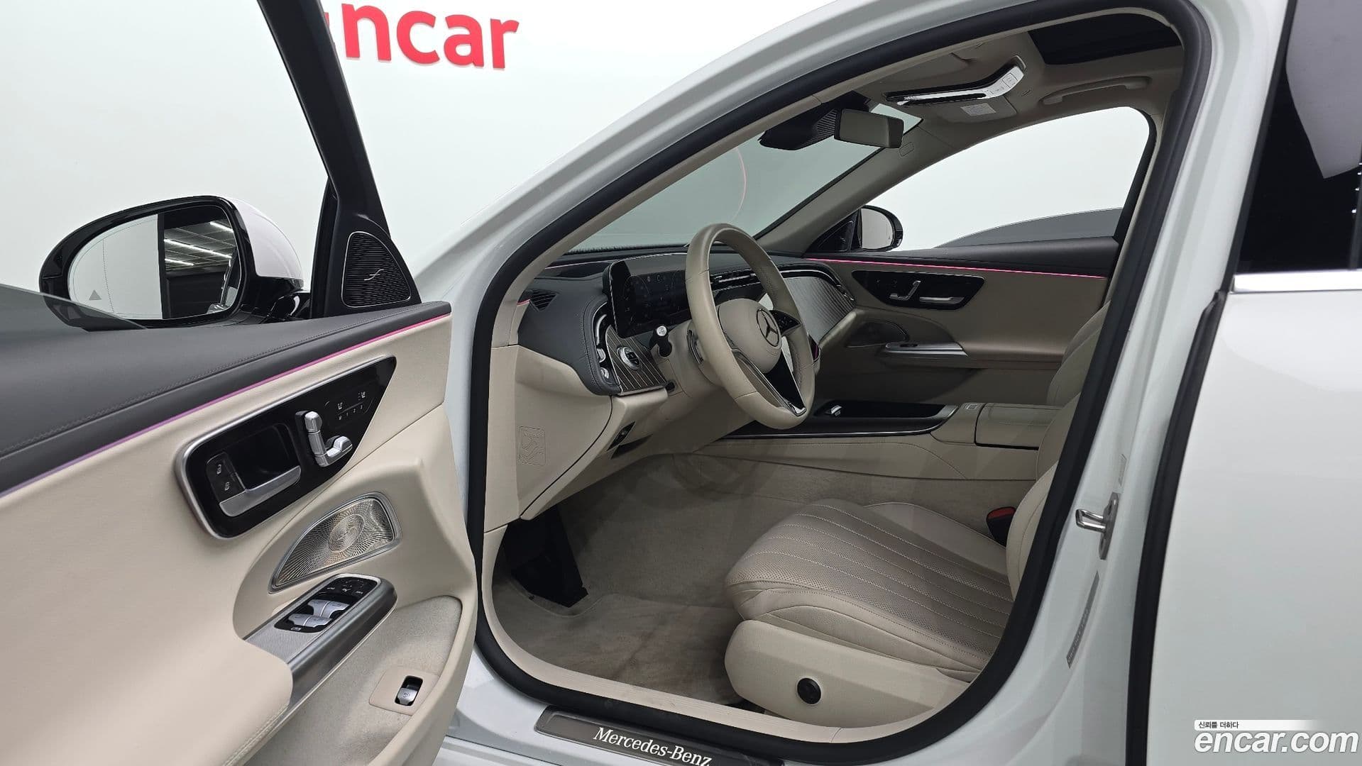 Main__Slider__Photo:E-Class Mercedes-Benz 2024.7-9