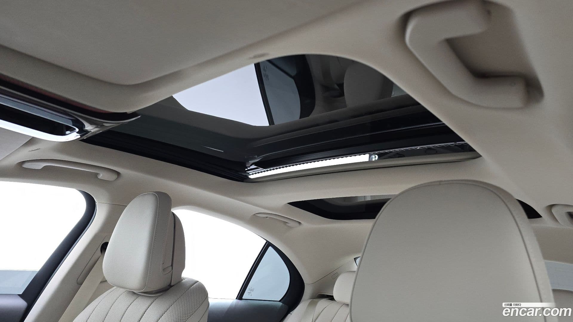 Main__Slider__Photo:E-Class Mercedes-Benz 2024.7-18