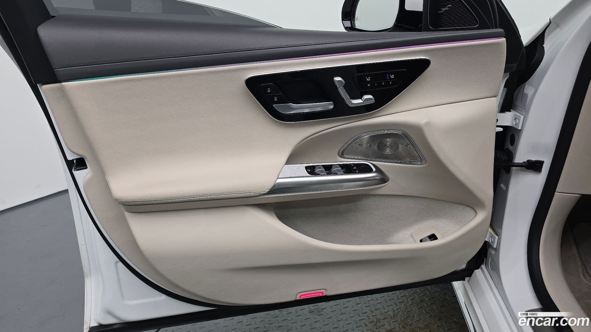 Main__Slider__Photo:E-Class Mercedes-Benz 2024.7-23