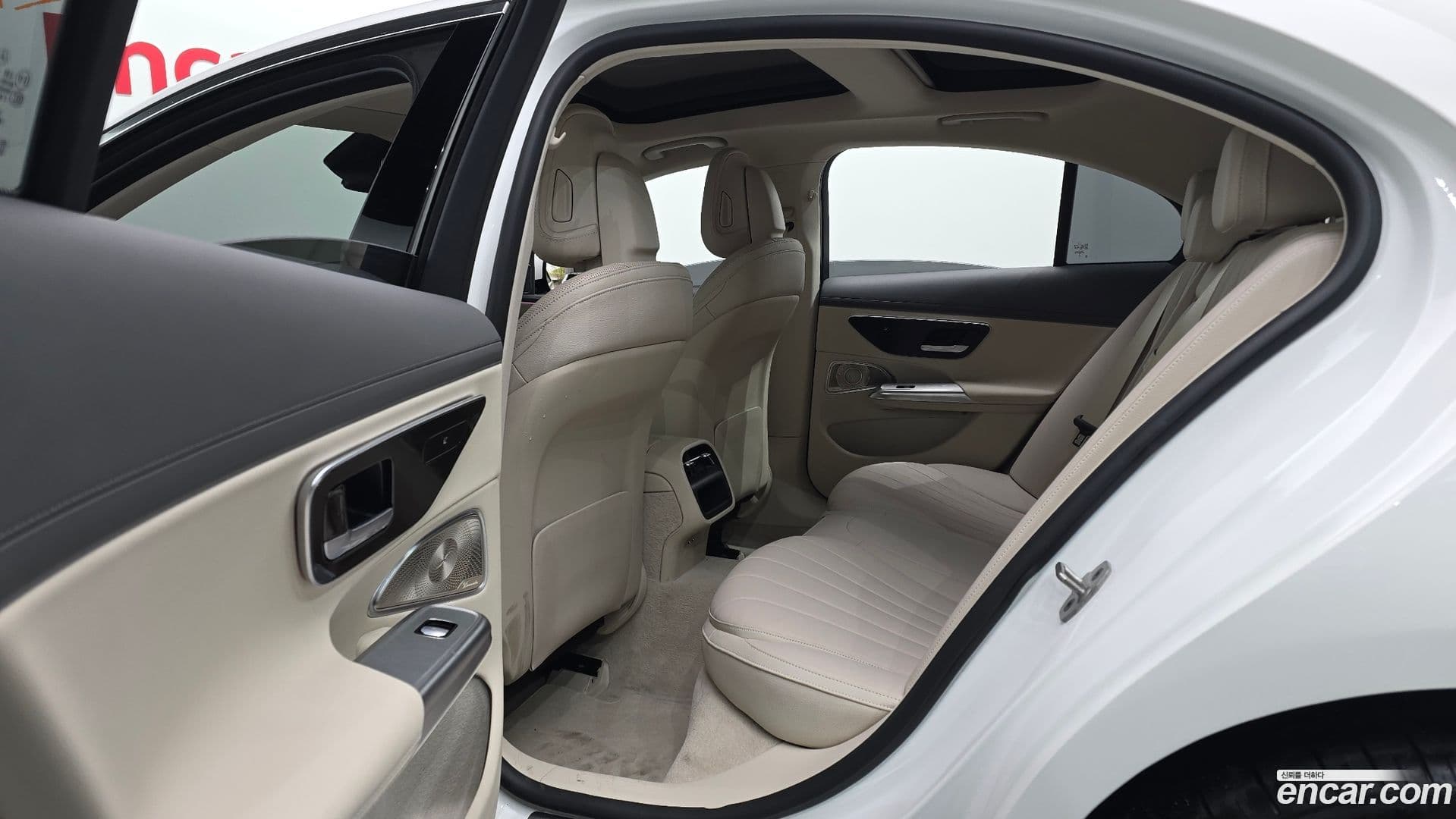 Main__Slider__Photo:E-Class Mercedes-Benz 2024.7-25