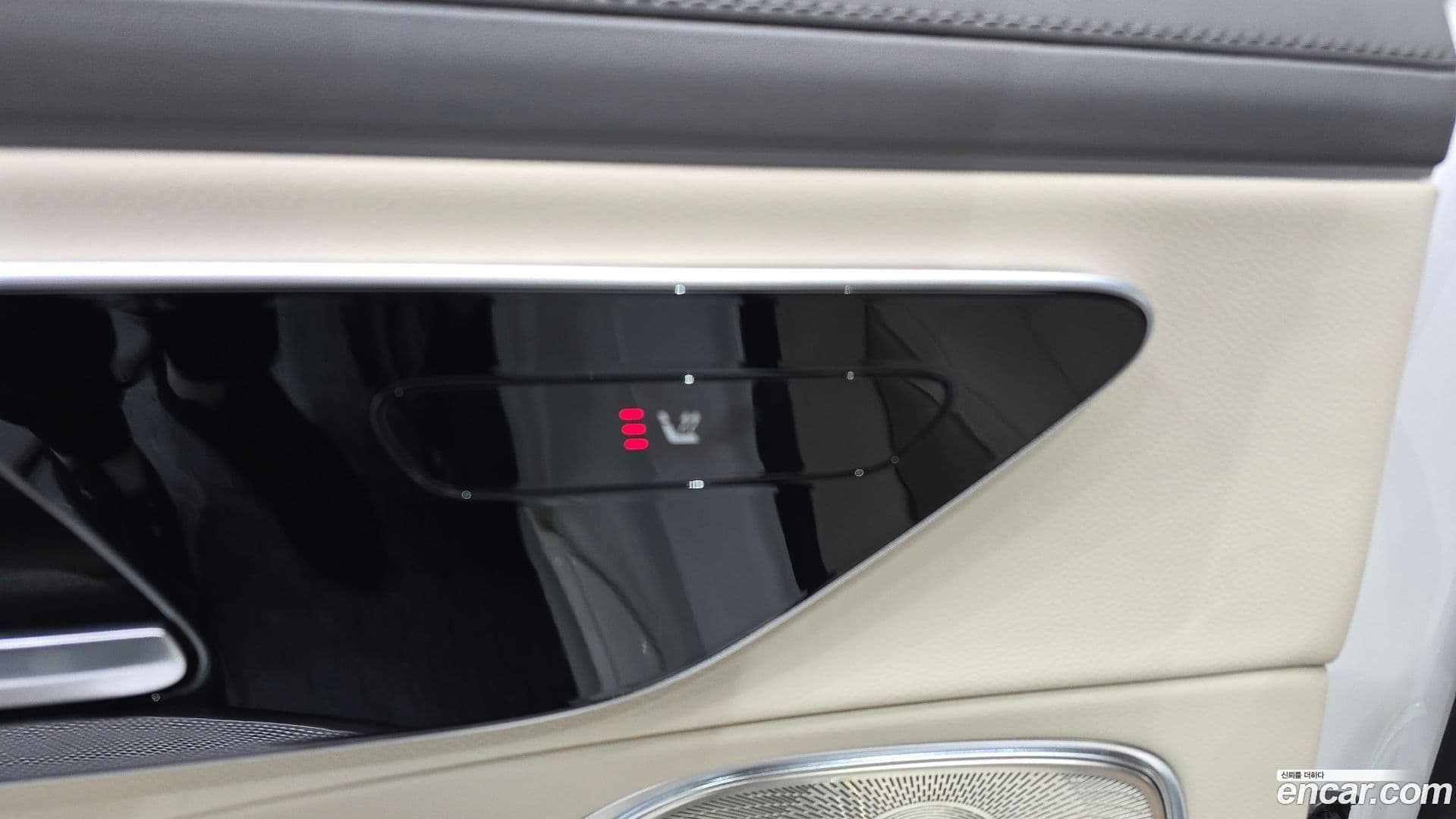 Main__Slider__Photo:E-Class Mercedes-Benz 2024.7-28
