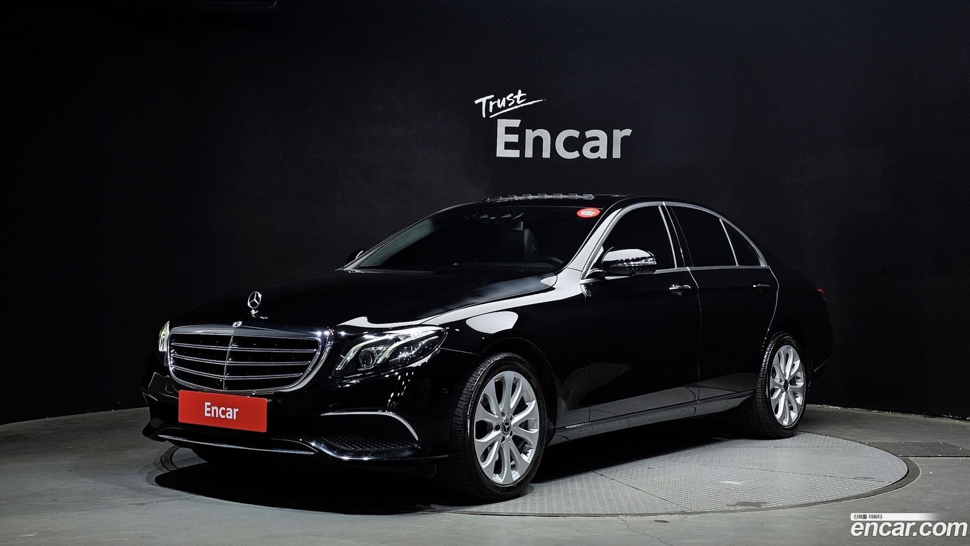 Main__Slider__Photo:E-Class Mercedes-Benz 2018.11-0