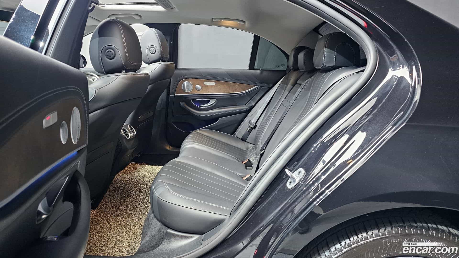E-Class Mercedes-Benz 2018.11-OPTION-016