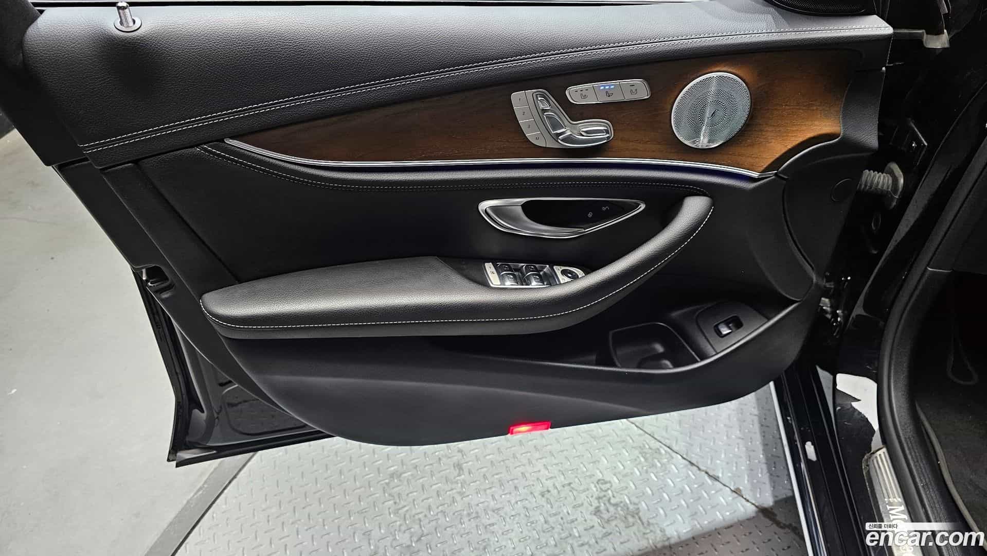E-Class Mercedes-Benz 2018.11-INNER-034